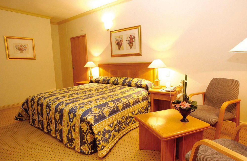 เพียร์มอนต์ เมทคอร์ท แอท เอ็มเพอเรอร์ พาเลซ โยฮันเนสเบิร์ก Hotel เคมป์ตัน พาร์ค ห้อง รูปภาพ
