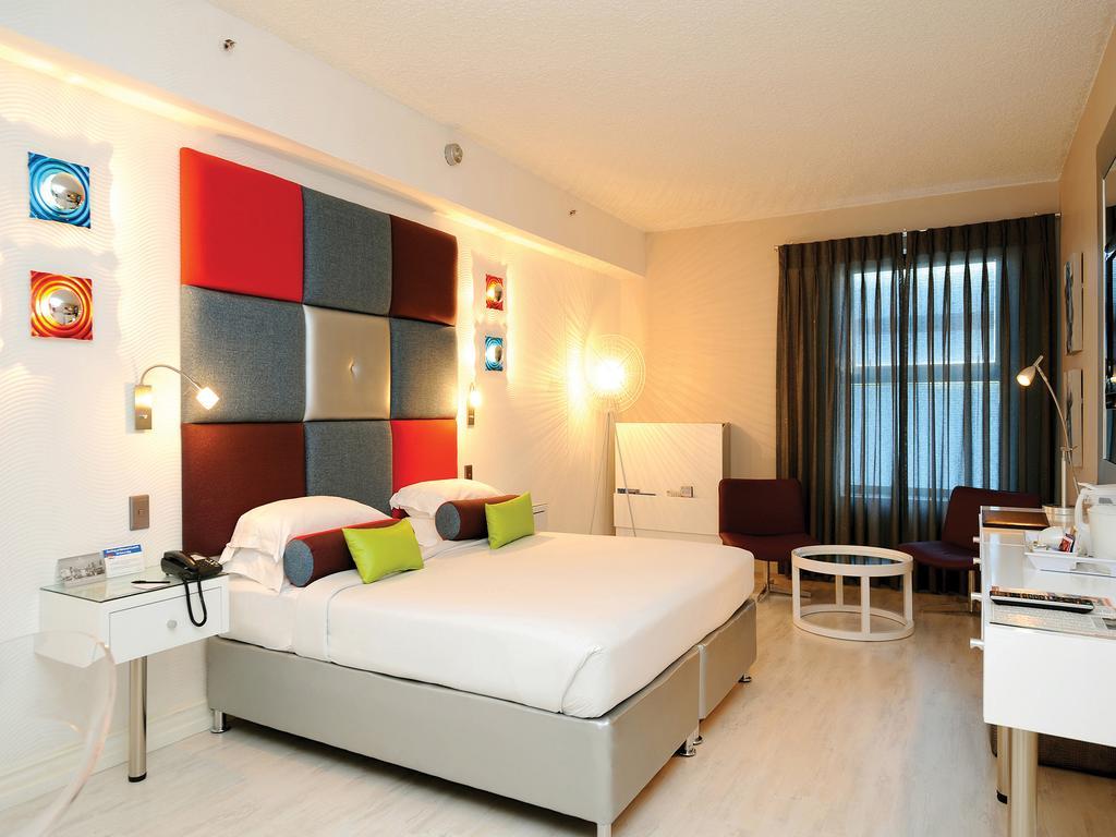 เพียร์มอนต์ เมทคอร์ท แอท เอ็มเพอเรอร์ พาเลซ โยฮันเนสเบิร์ก Hotel เคมป์ตัน พาร์ค ภายนอก รูปภาพ